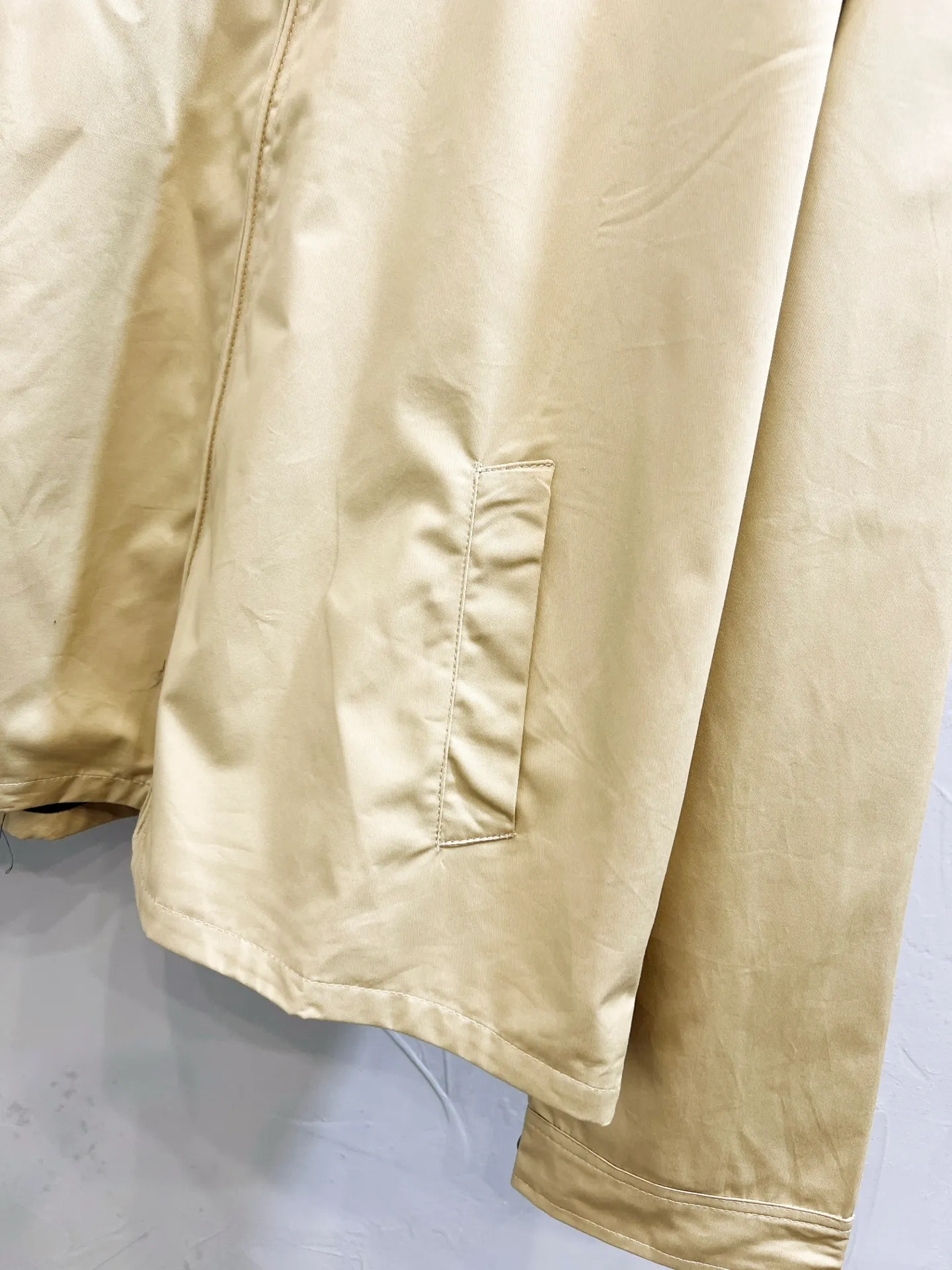 P270 model number: YC22 -Ralph Lauren/Ralph Lauren classic men's and women's old cadre zipper stand collar jacket - the same style as Yi Mengling. Recommended by many fashion bloggers, the Harrington jacket's lapel zipper windproof design perfectly blends casual style with street trend elements, making it very suitable for neutral wear. The fabric texture of the jacket is excellent and comfortable to wear. It is a very versatile and trendy jacket. Original development, 100% pure cotton fabric, exquisite embroidery, evergreen style for all seasons, feel free to buy it, retro will never go out of style!  Color: Khaki Size: M-XL